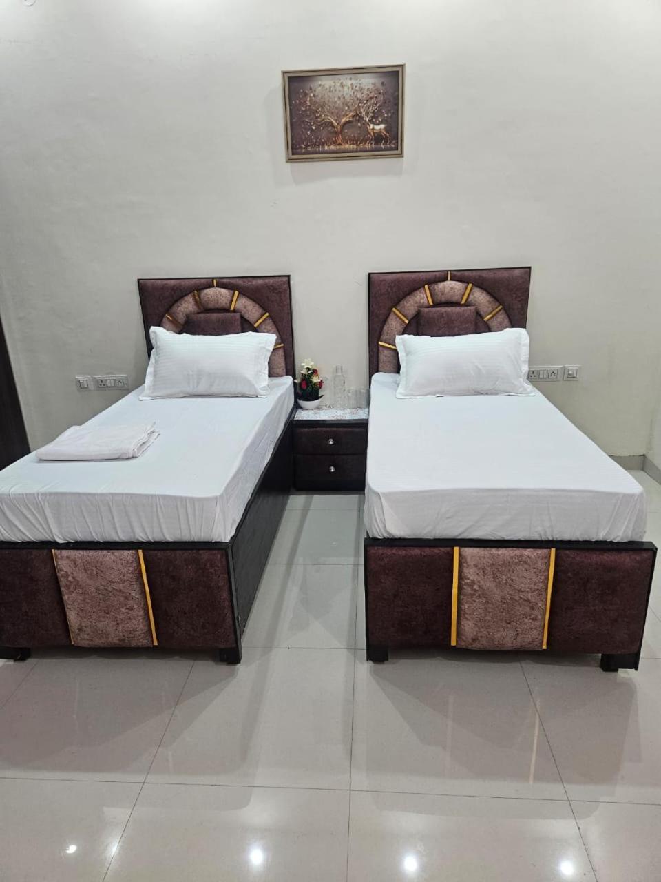 Ashirwaad 249 Bed and Breakfast Greater Noida Eksteriør billede