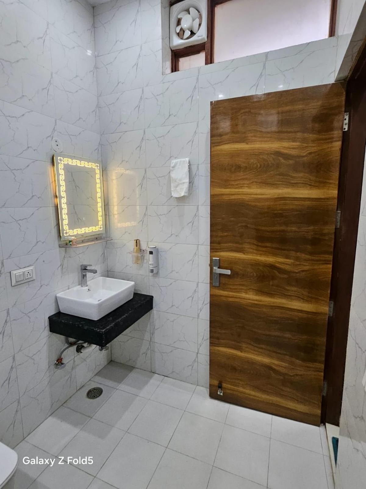 Ashirwaad 249 Bed and Breakfast Greater Noida Eksteriør billede